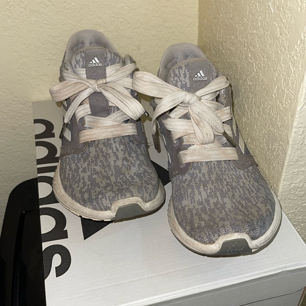 Gray edge lux Adidas tennis shoes